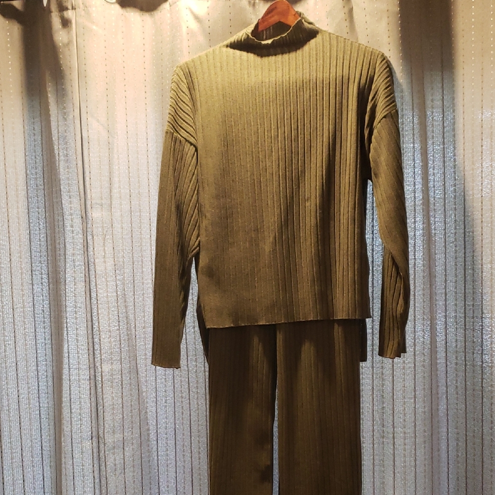 Olive Green Women's Sweater And Pants Set, Size Medium